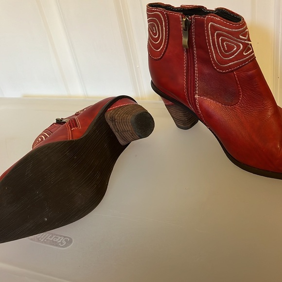 Red Leather ankle boots Spring Step, size 8.5 - Picture 2 of 3